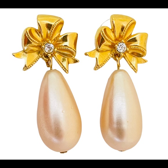 Avon Jewelry - Vintage Avon Romantic Faux Pearl Pierced Earrings Peach